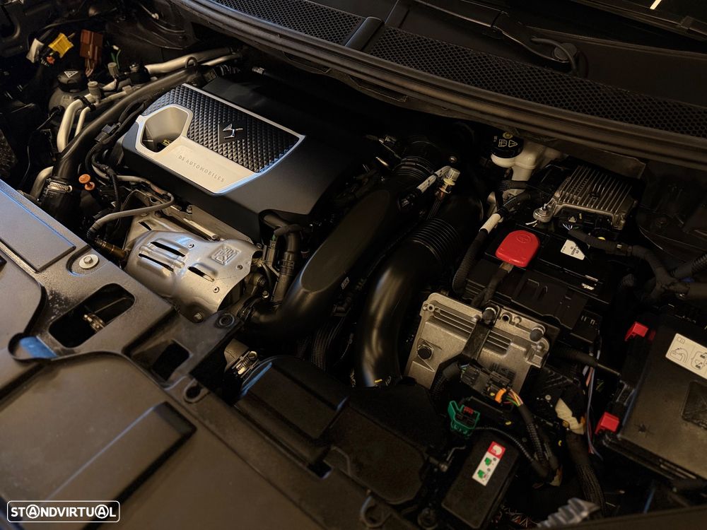 DS DS7 4x4 300 Performance Line + - 40