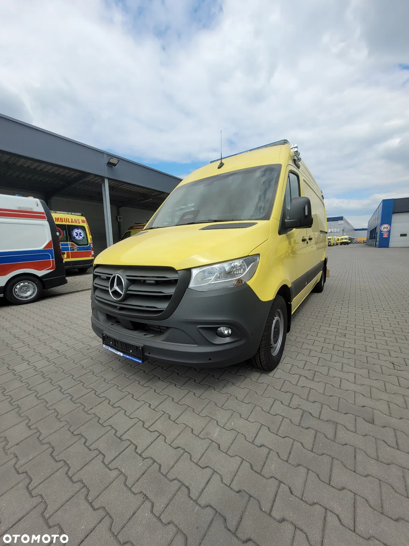 Mercedes-Benz Sprinter - 2