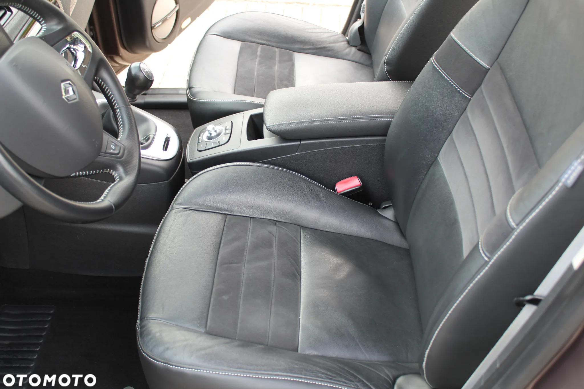 Renault Grand Scenic dCi 160 FAP Bose Edition - 25