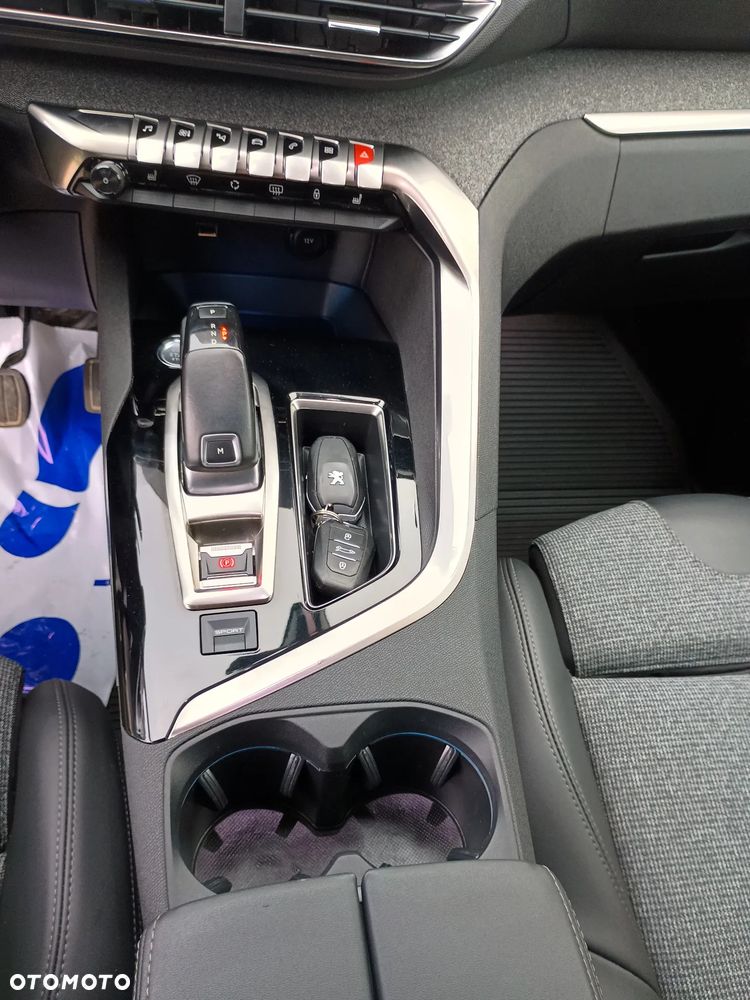 Peugeot 3008 1.2 PureTech Allure Pack S&S EAT8 - 29