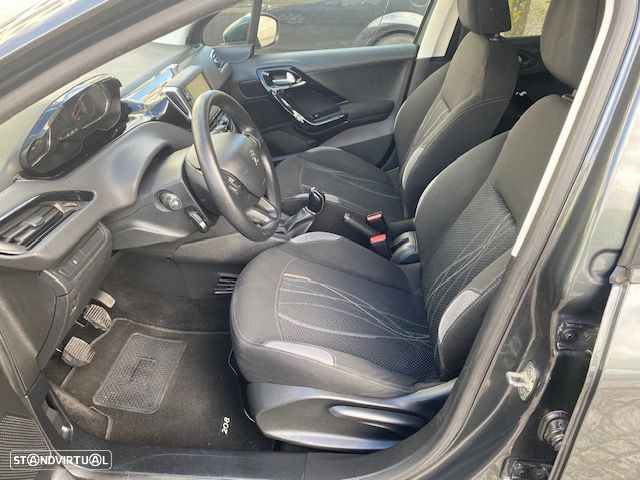 Peugeot 208 1.2 VTi SE Style - 4