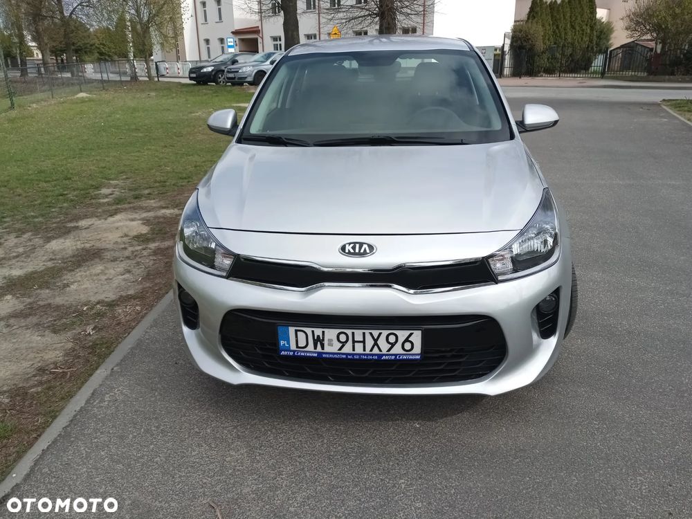 Kia Rio 1.2 L - 2