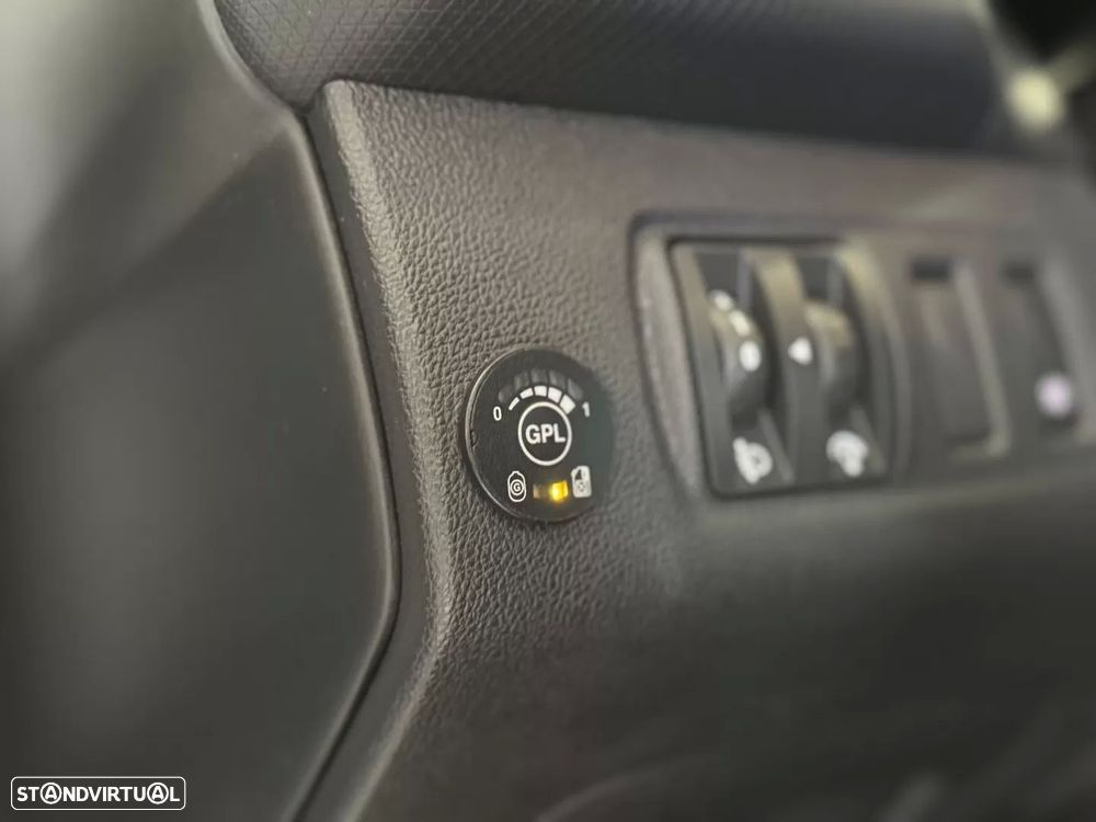 Renault Clio 0.9 TCe Limited Bi-Fuel - 31