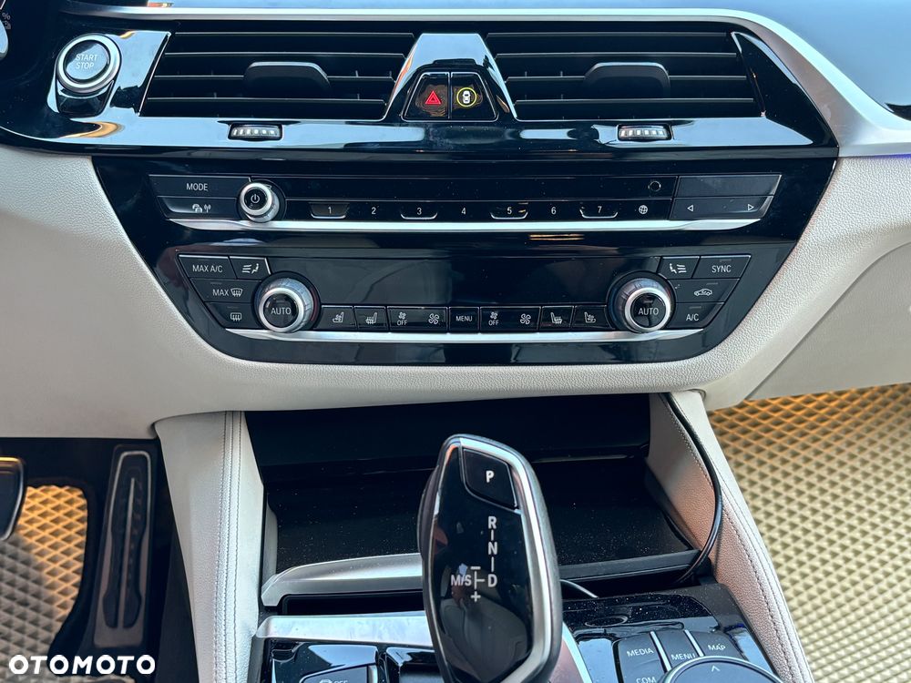 BMW Seria 5 530e M Sport sport - 26