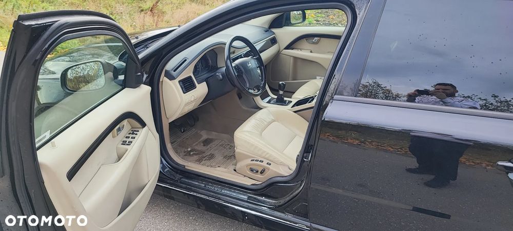 Volvo V70 2.0 Momentum - 24