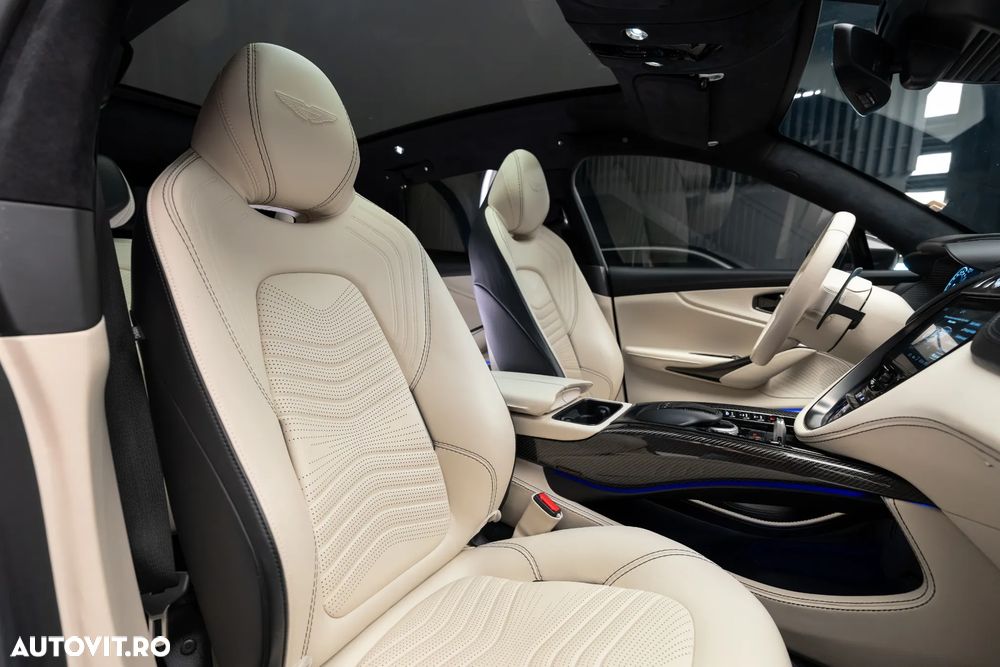 Aston Martin DBX - 36