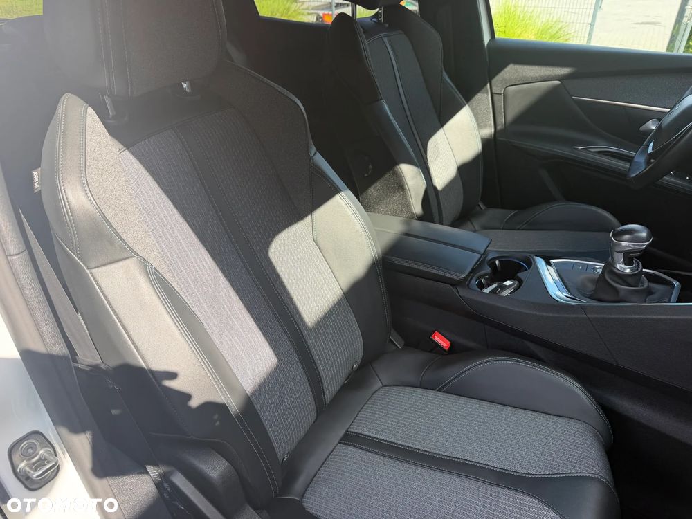 Peugeot 3008 1.2 PureTech GPF Allure S&S - 19