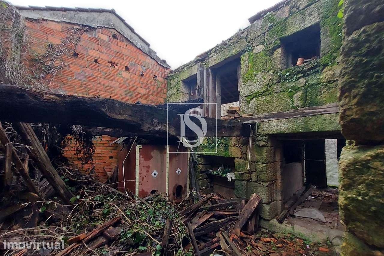 Moradia para Restaurar T3 Venda em Vilar de Besteiros e Mosteiro de Fr - Grande imagem: 2/11