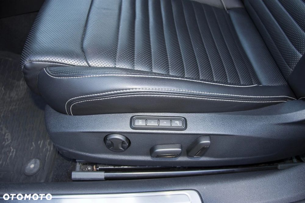 Volkswagen Passat - 11