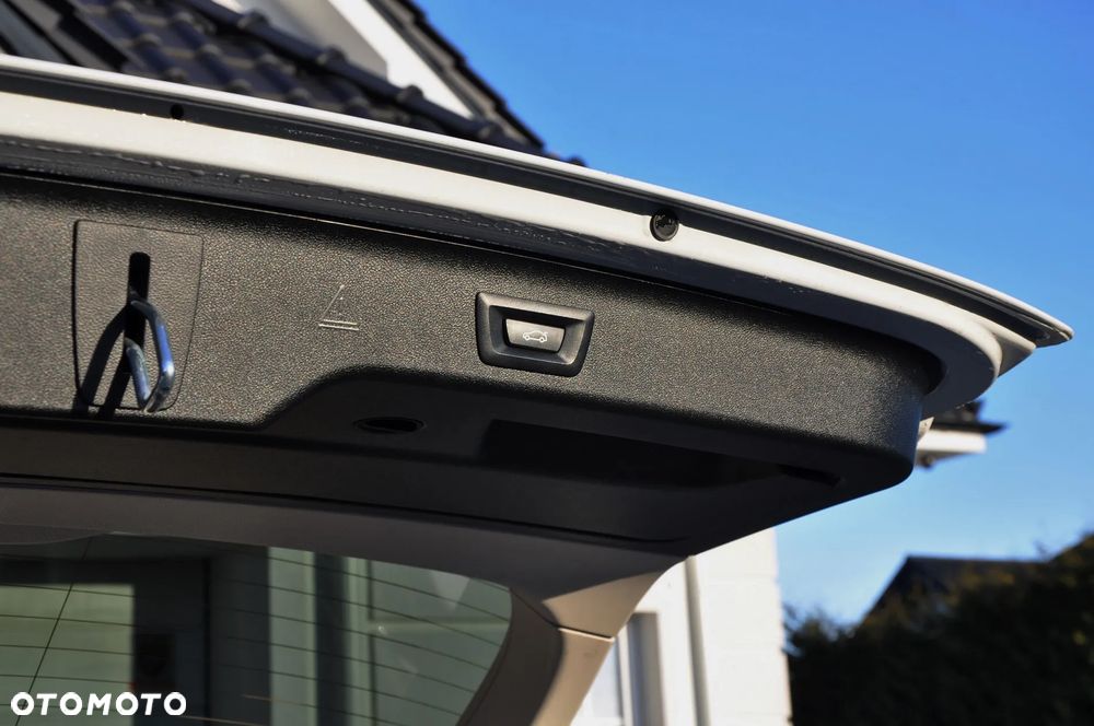 BMW Seria 5 520d xDrive - 34