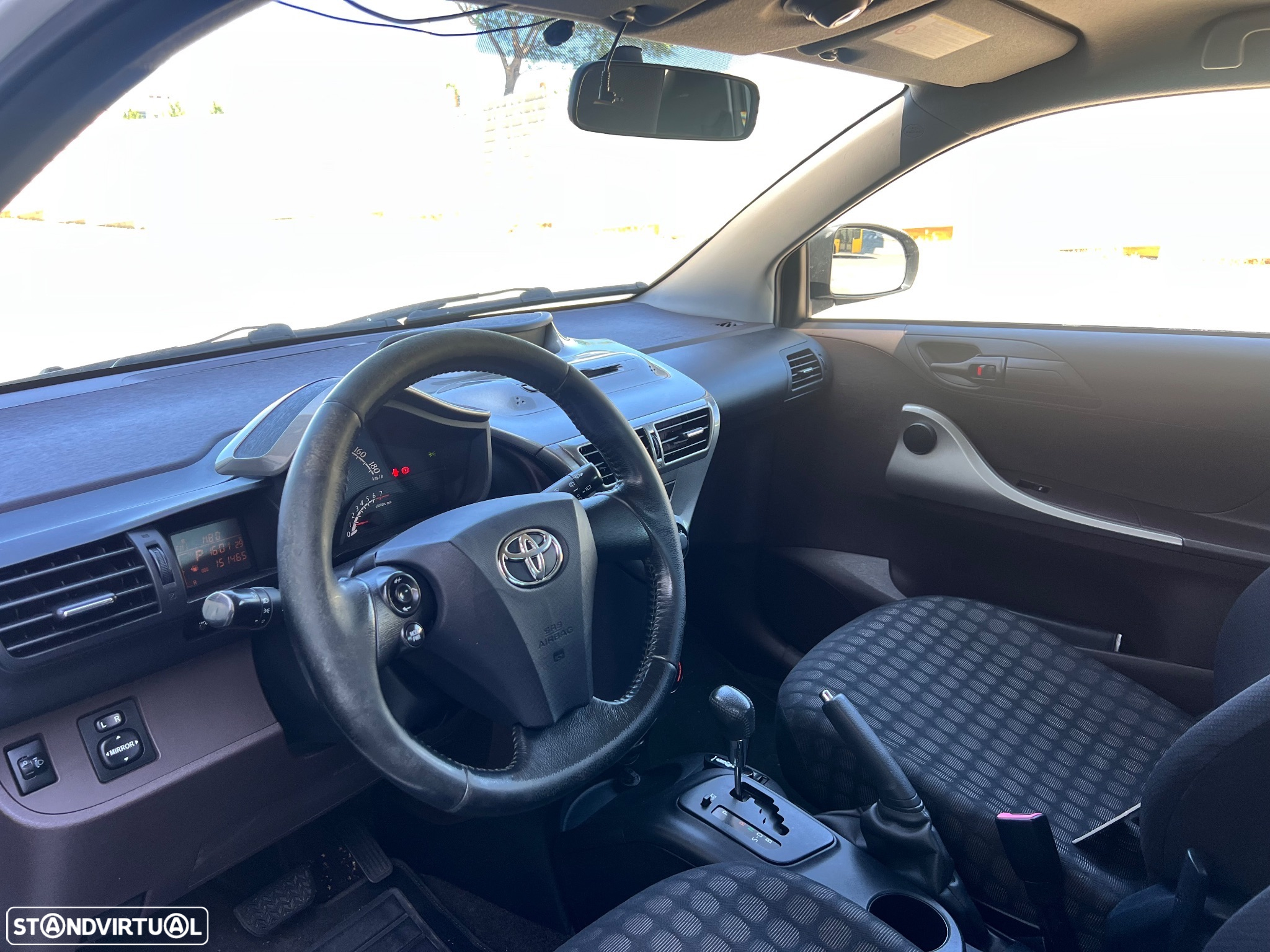 Toyota iQ 1.33 VVT-i 2 MultiDrive - 17