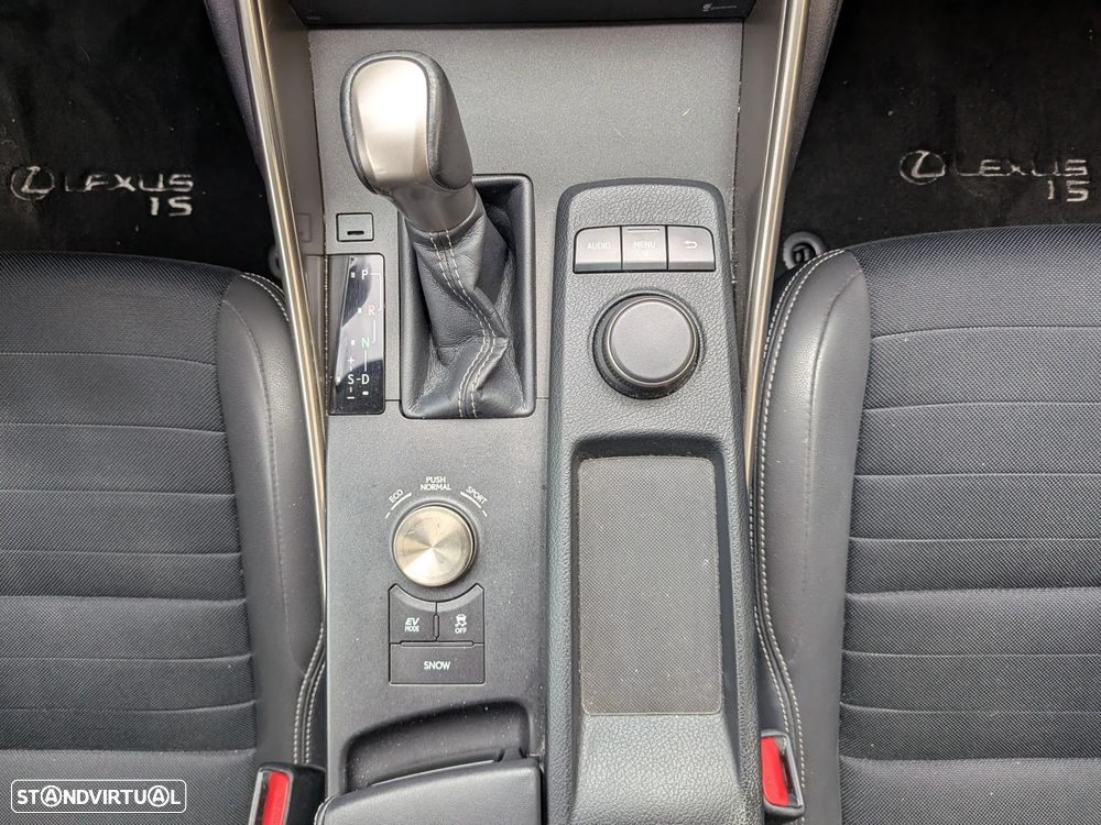 Lexus IS 300H Pack Executive - 15