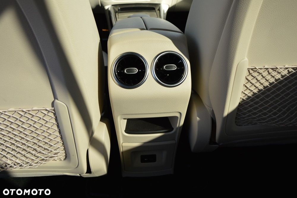Mercedes-Benz GLB - 21