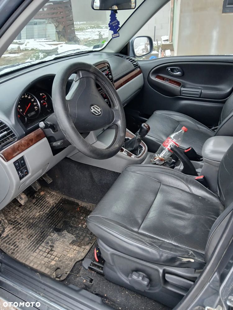 Suzuki Grand Vitara 2.0 - 10