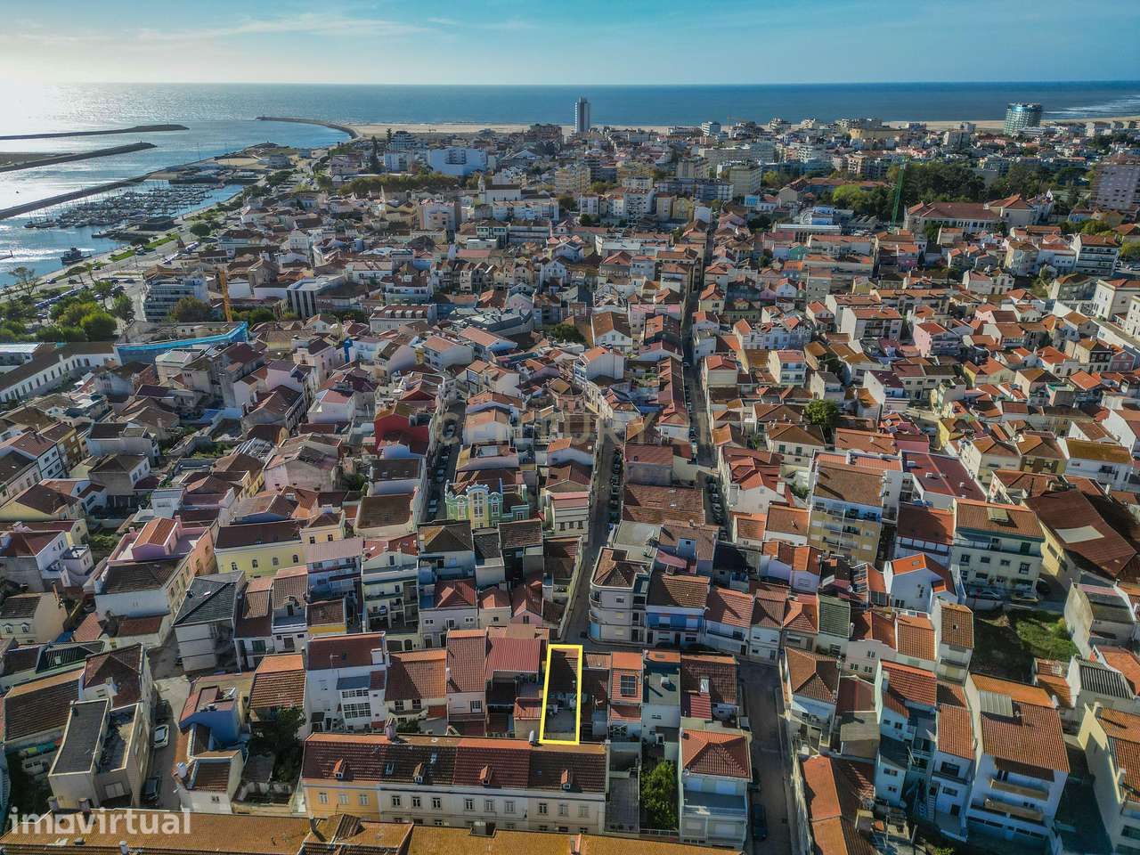 Moradia T3 em banda com terraço na Rua da Fé, centro da Figueira da Fo - Grande imagem: 3/29