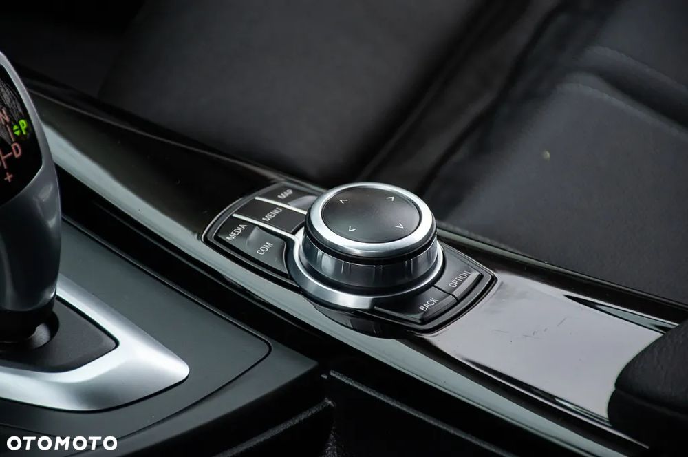 BMW Seria 3 318i GPF Luxury Line Purity - 12