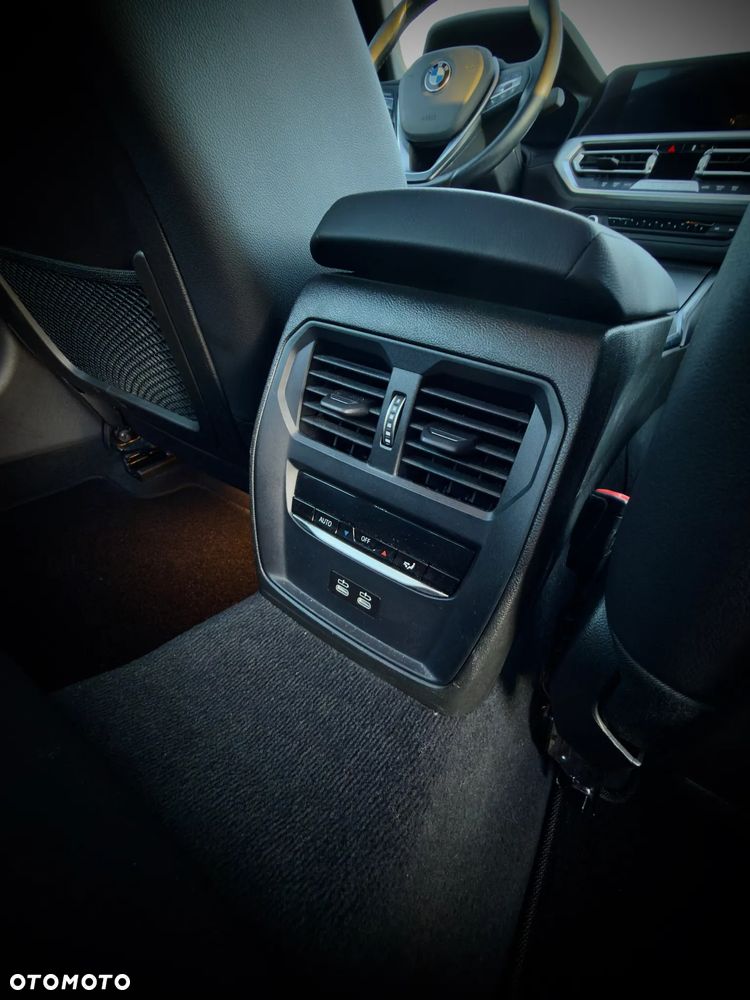 BMW Seria 3 330i M Sport - 33