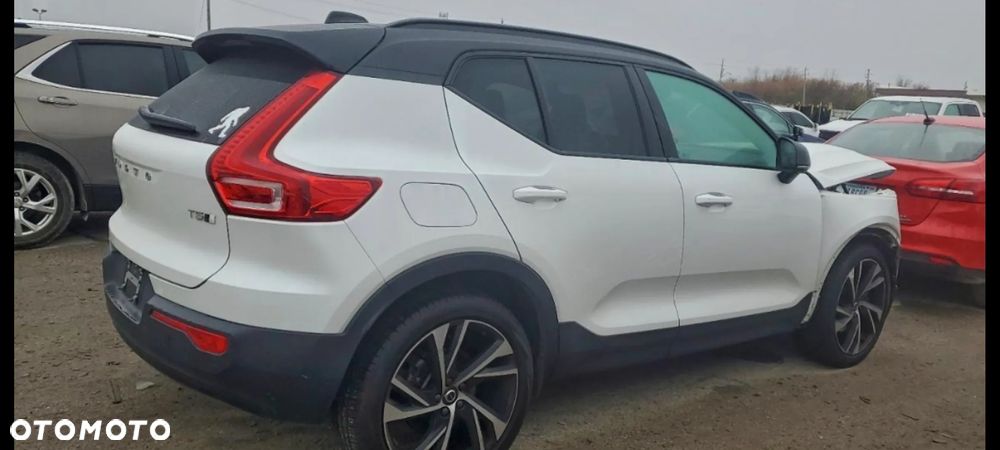 Volvo XC 40 B5 AWD Ultimate Dark - 34