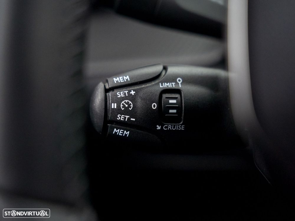 Peugeot 2008 1.2 PureTech Style - 19