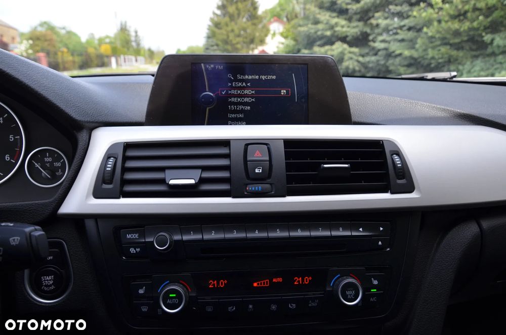 BMW Seria 3 318d Blue Performance Sport Line - 25
