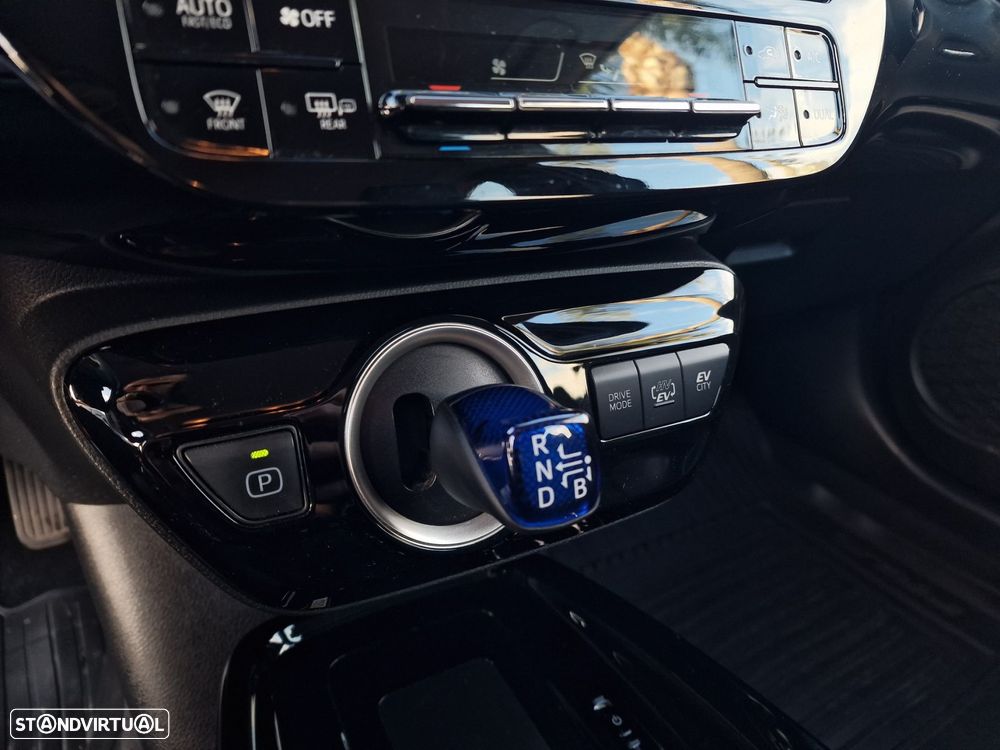 Toyota Prius 1.8 Plug-In Luxury+Pele - 29