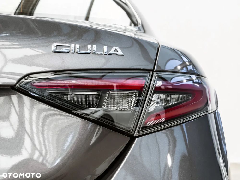 Alfa Romeo Giulia - 10