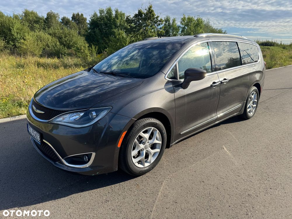 Chrysler Pacifica - 20