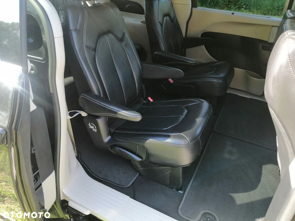 Chrysler Pacifica - 13
