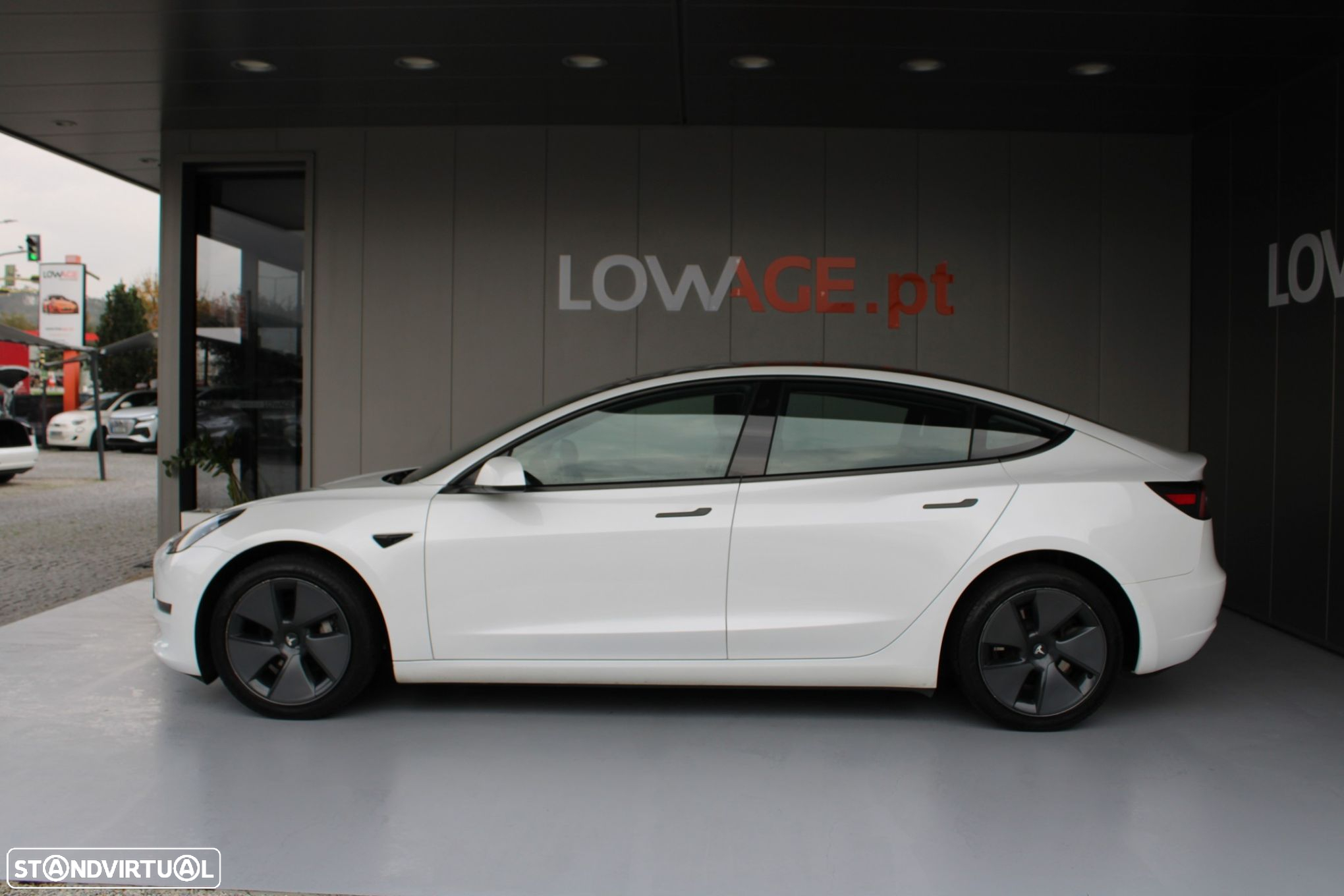 Tesla Model 3 Standard Range Plus RWD - 3
