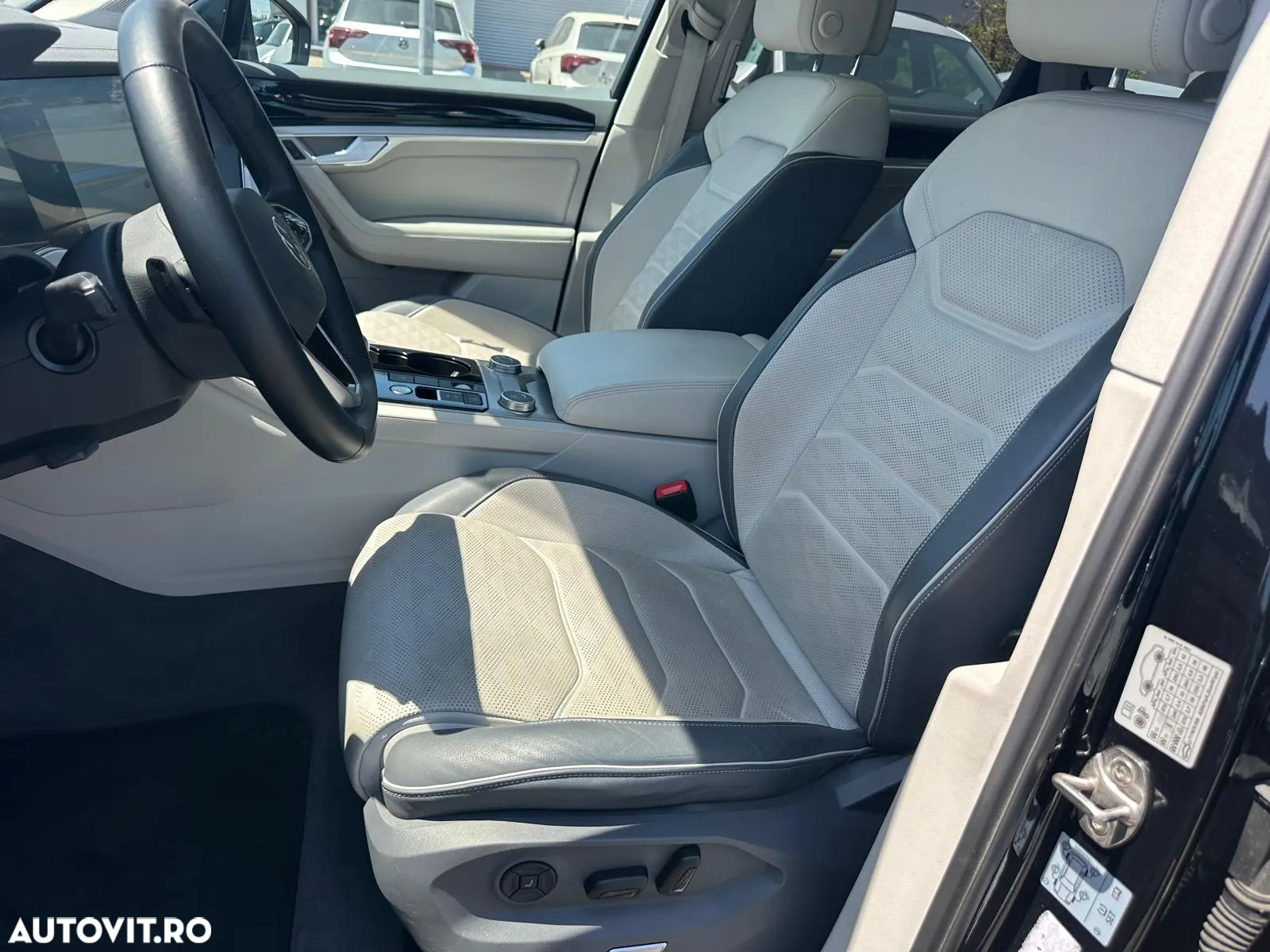 Volkswagen Touareg V6 TSI eHybrid PHEV Elegance - 17