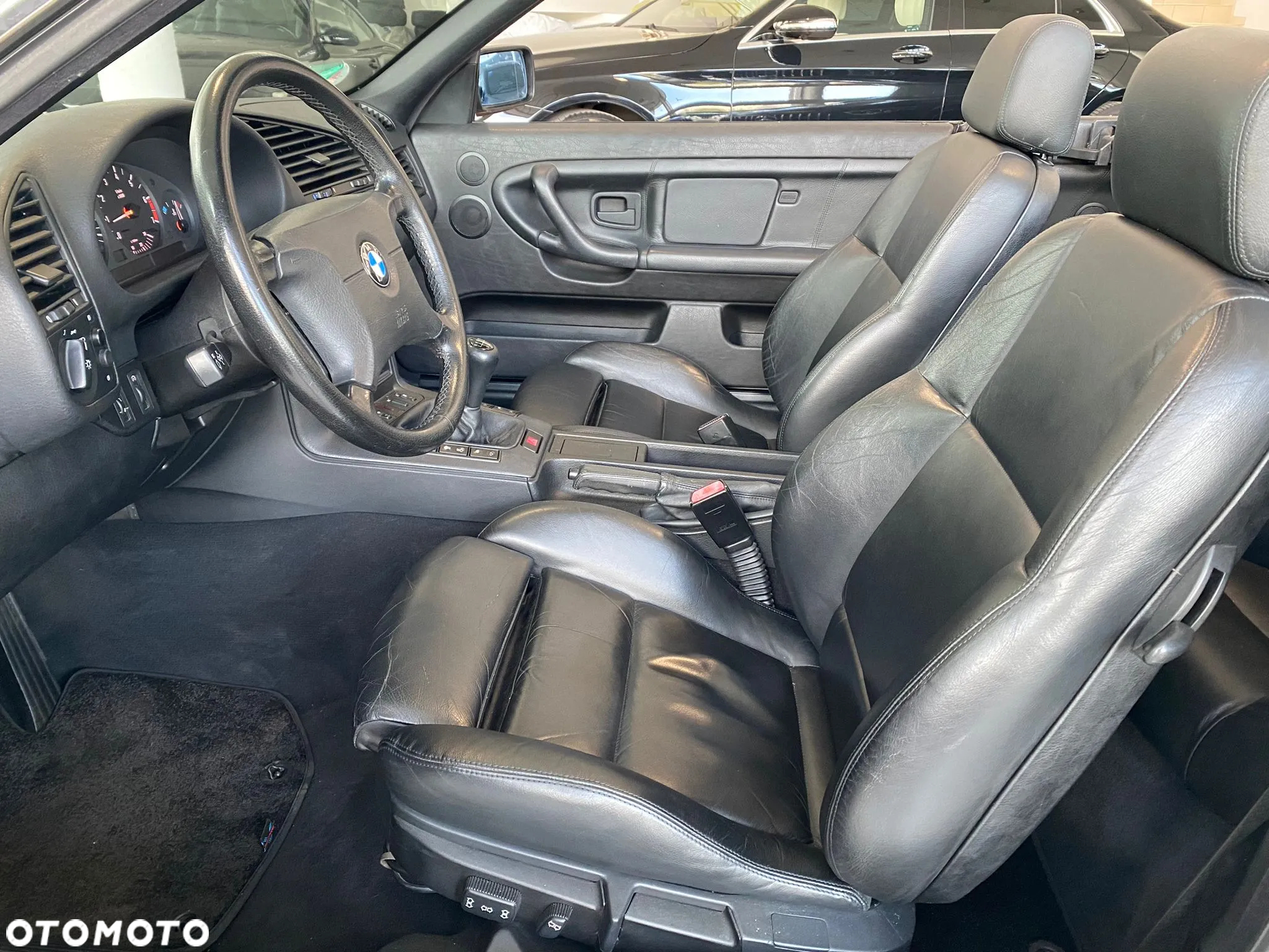 BMW Seria 3 318i Cabriolet - 21