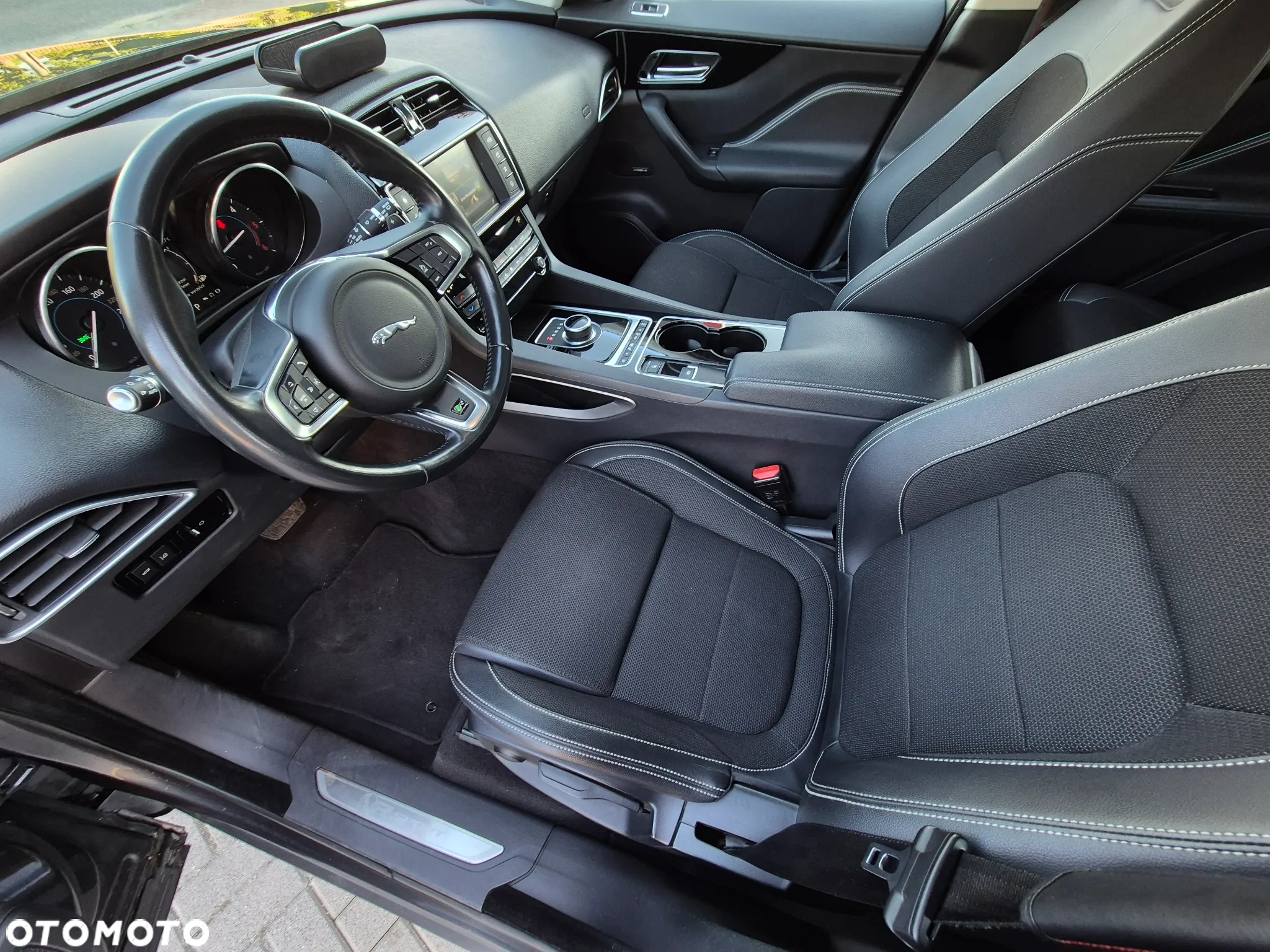 Jaguar F-Pace 2.0 i4D AWD R-Sport - 25