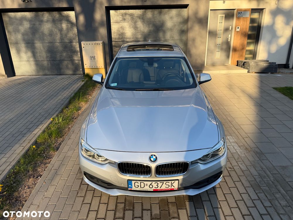 BMW Seria 3 320i - 4