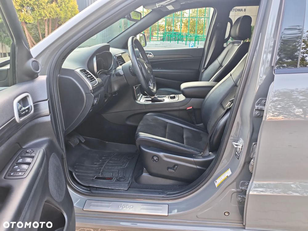 Jeep Grand Cherokee - 12