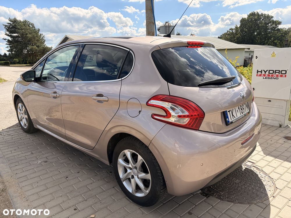 Peugeot 208 - 5
