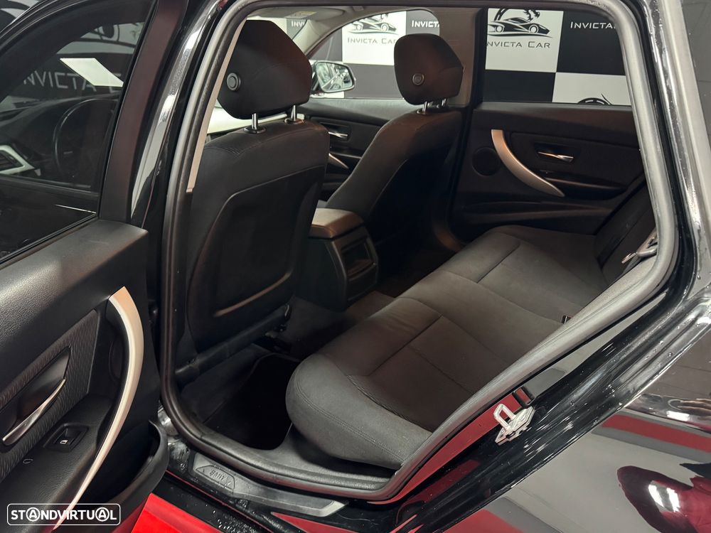 BMW 318 d Line Sport - 36