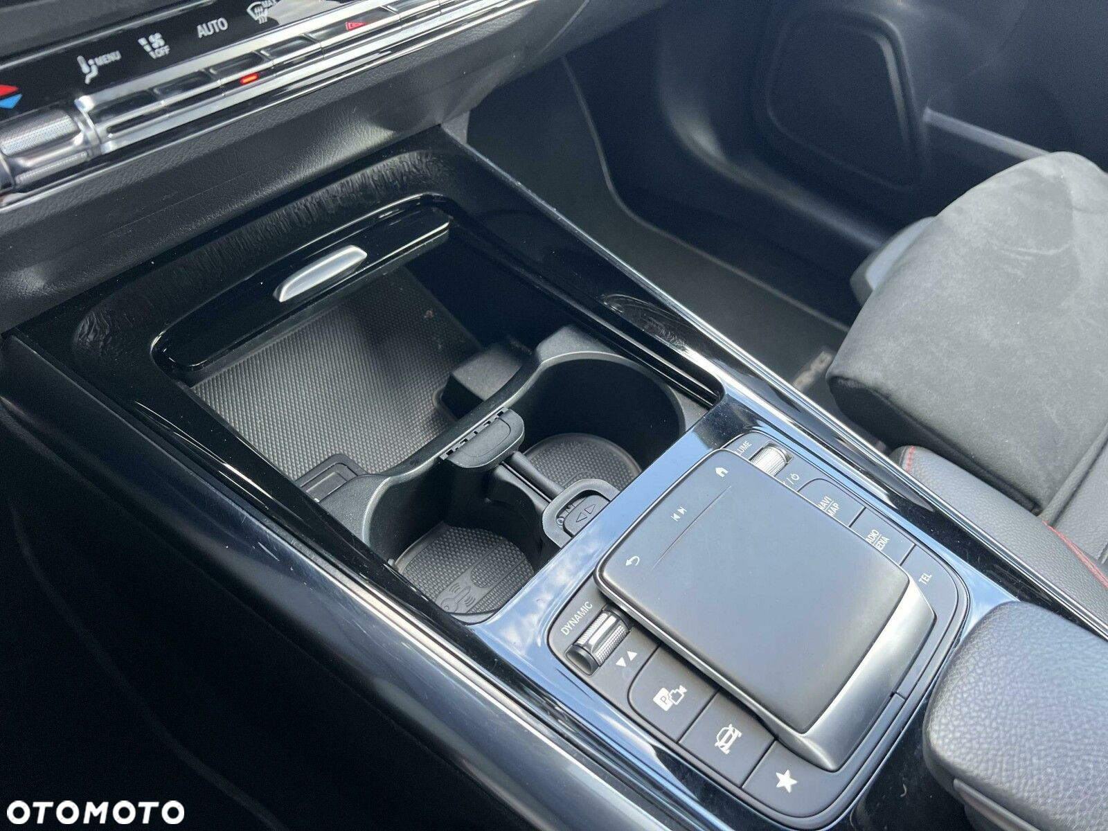 Mercedes-Benz GLA - 25