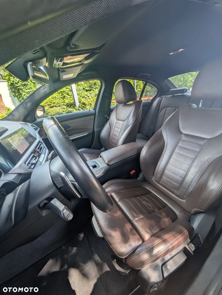 BMW Seria 3 330e M Sport - 13
