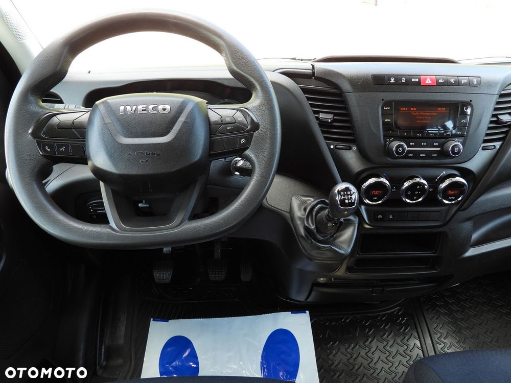 Iveco DAILY 35S14 SKRZYNIA PODWÓJNA KABINA DOKA 7 MIEJSC TEMPOMAT KLIMATYZACJA  135KM - 26