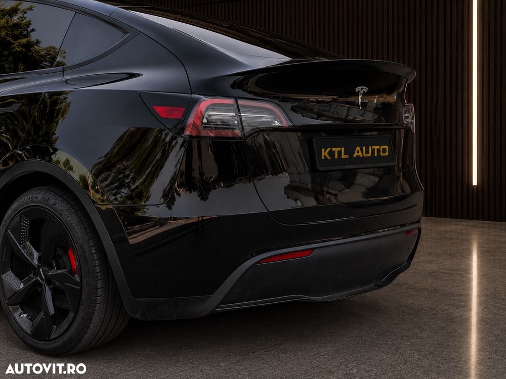 Tesla Model Y - 9
