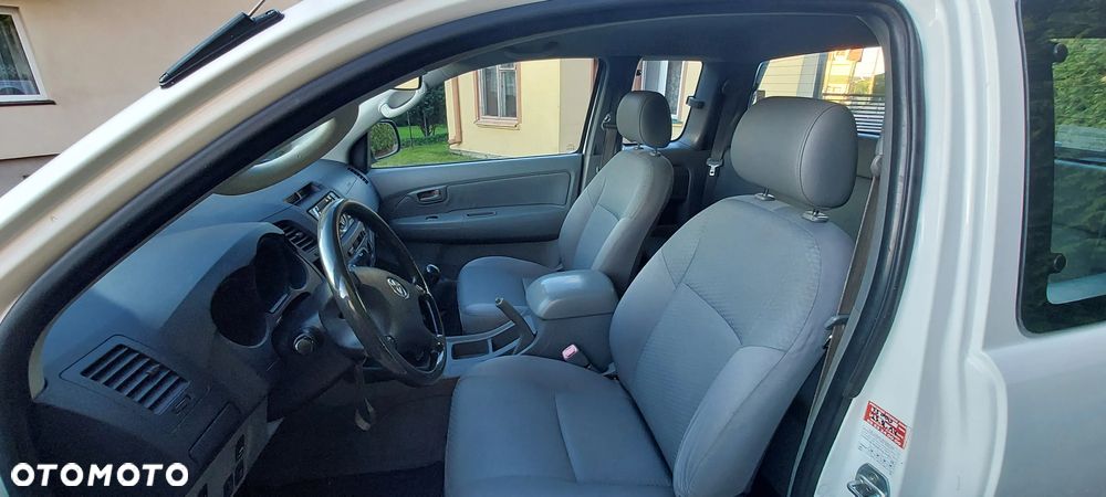 Toyota Hilux 4x4 Extra Cab - 6
