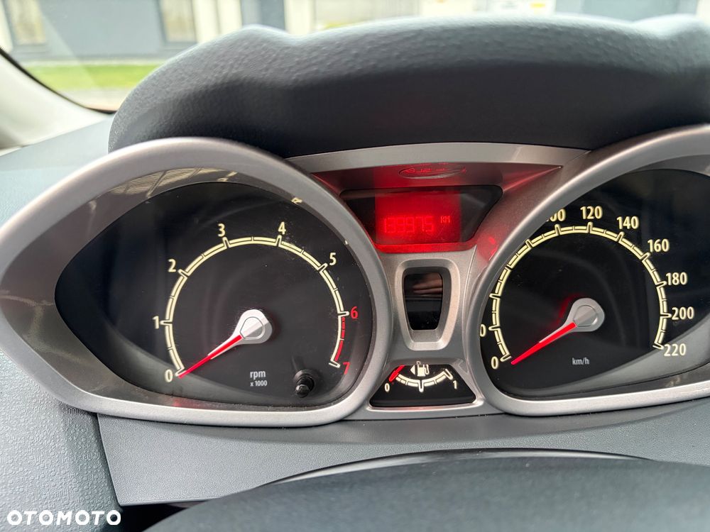 Ford Fiesta 1.4 Champions Edition - 12