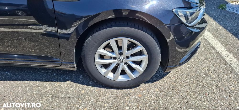 Volkswagen Passat - 4