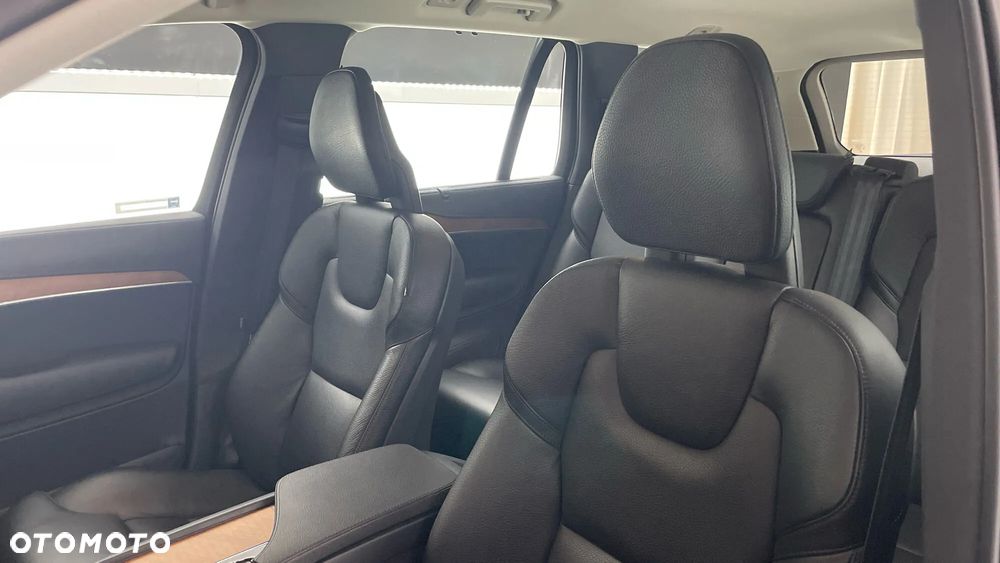 Volvo XC 90 - 8