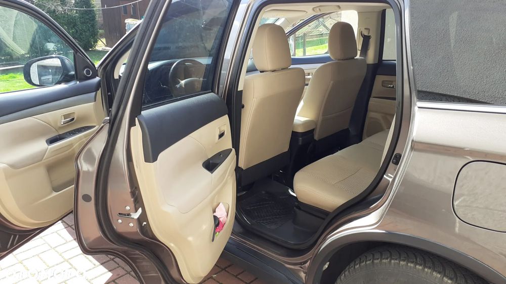 Mitsubishi Outlander 2.0 Instyle Navi 4WD CVT - 16