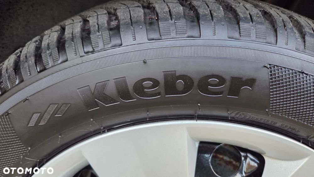 Skoda RAPID 1.2 TSI Active - 24