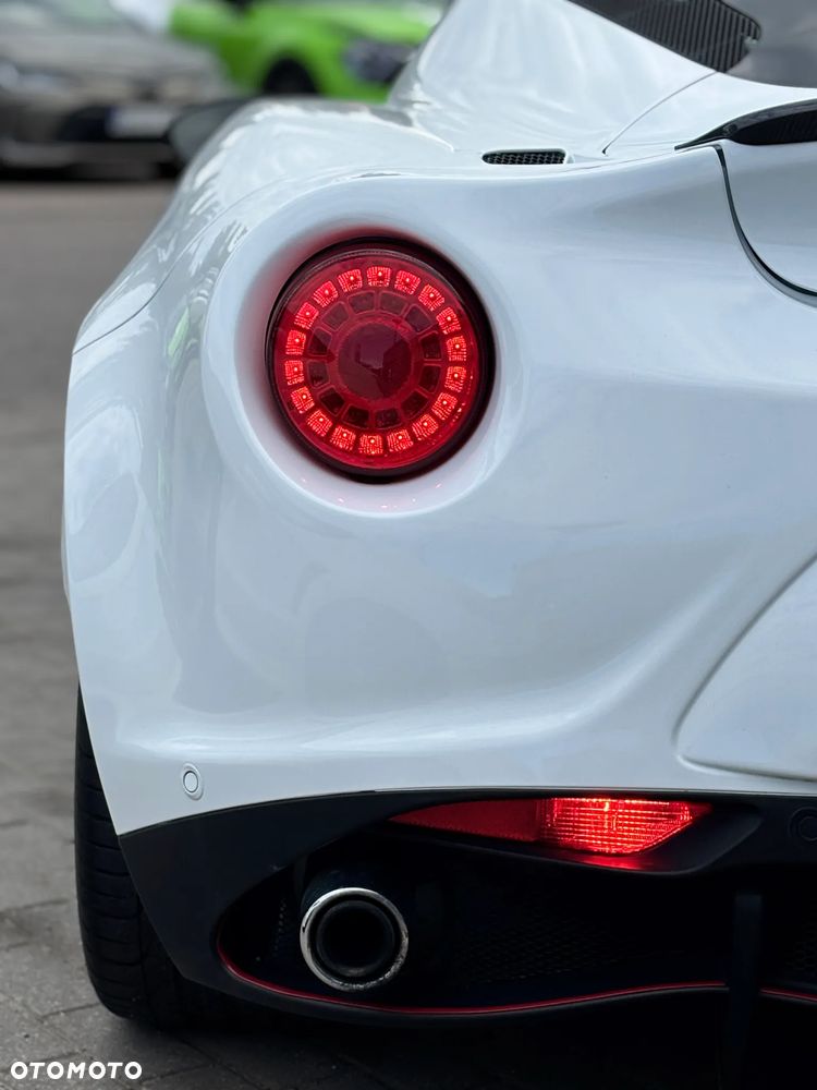 Alfa Romeo 4C - 13