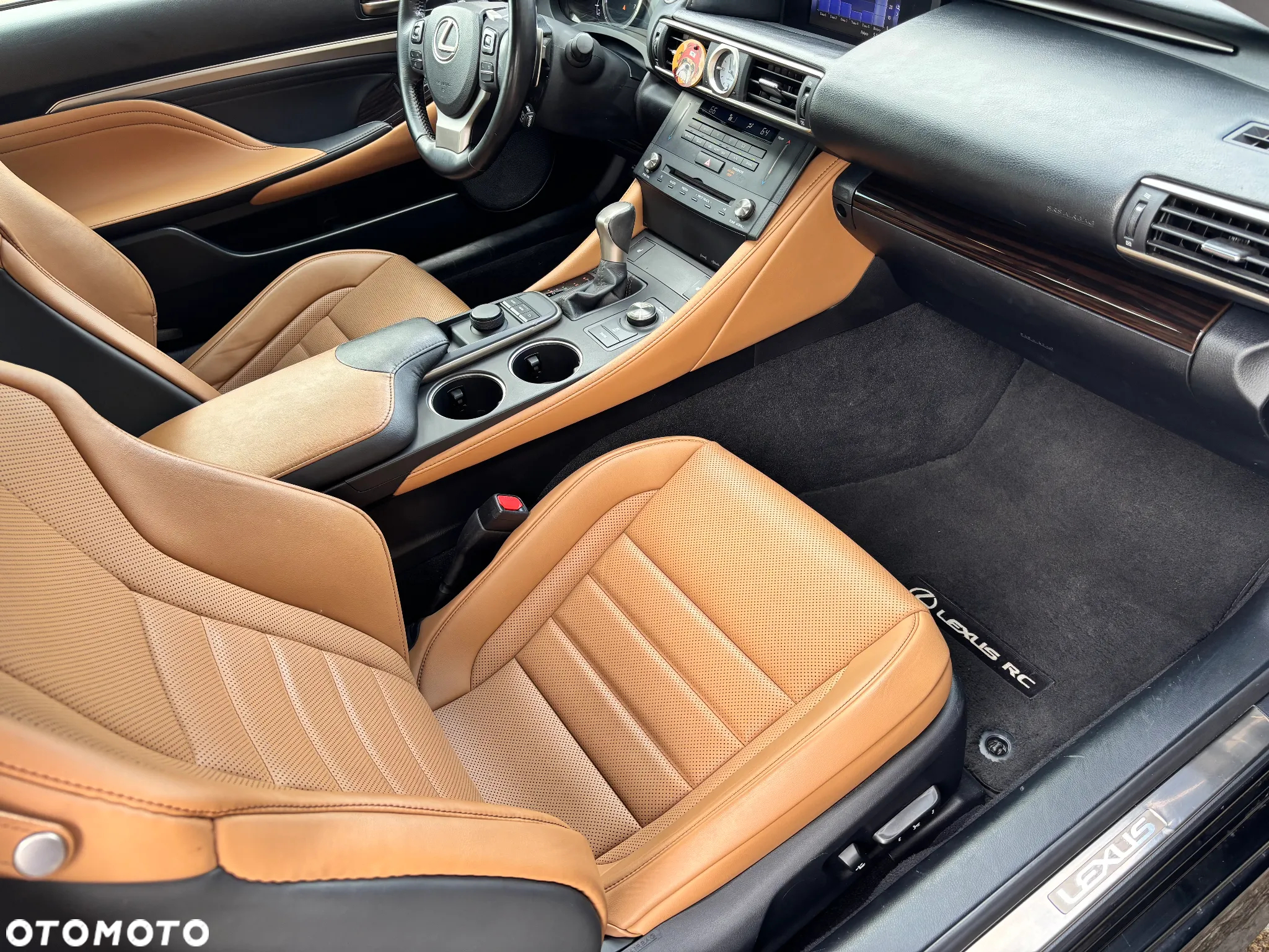 Lexus RC - 11