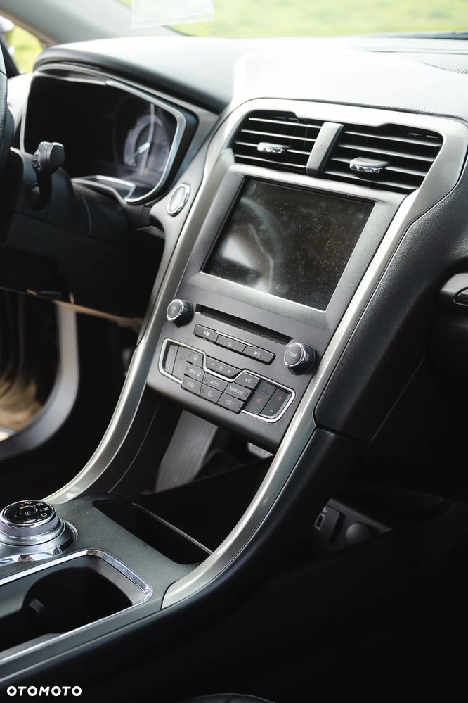 Ford Fusion - 16