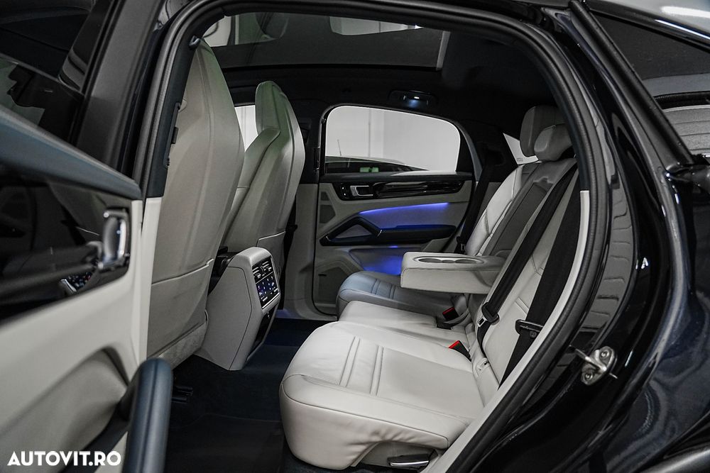 Porsche Cayenne - 9